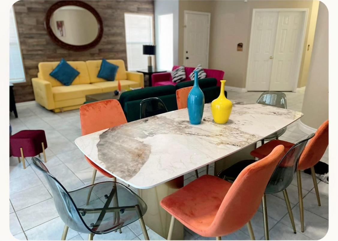 Сasa de vacaciones Pet-friendly, Vibrant Oasis - Colorful Retreat Near Summerlin Las Vegas